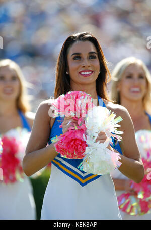 21 octobre 2017, au cours de la cheerleader UCLA Bruins match de football entre l'Oregon et de l'UCLA Bruins canards au Rose Bowl de Pasadena, Californie. Charles Baus/CSM Banque D'Images