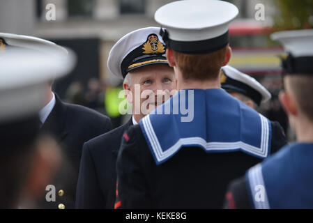 Londres, Royaume-Uni. 22 octobre 2017. Le défilé de jour de Trafalgar de Horse Guards à Trafalgar square où plus de 400 cadets de la marine participent à la commémoration de la bataille gagnée sur la mer par l'amiral Lord Horatio Nelson. crédit : Matthieu chattle/Alamy live news Banque D'Images