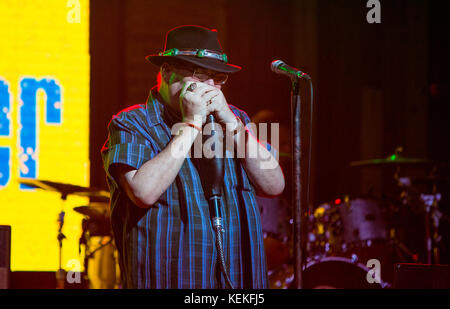 Fort Lauderdale, Floride, États-Unis. 21 octobre 2017. Blues Traveler se produit à Revolution Live en Ft. Lauderdale. 21 Octobre 2017. Crédit: Mpi140/Media Punch/Alay Live News Banque D'Images