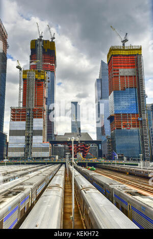 Vue de la gare de triage d'Hudson et le développement des capacités vu de la ligne haute, un parc urbain vert le long des lignes de rail track vieux Banque D'Images