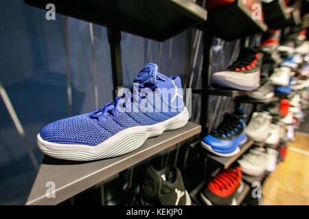 Assortiment d'Air Jordan chaussures en vente dans le NBA store à Manhattan. Banque D'Images