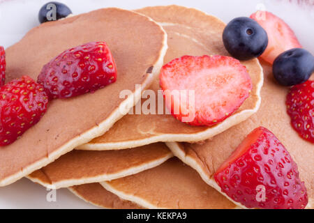 Des crêpes avec berriesp Banque D'Images