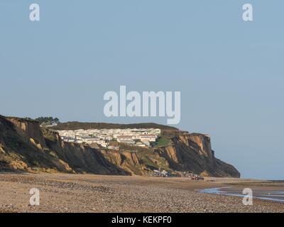 Les falaises de North Norfolk montrant caravan site. Banque D'Images