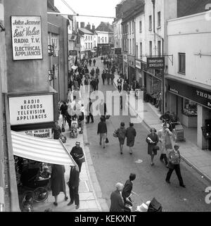 Grande-Bretagne années 1960 ville de marché anglaise occupée 1966 PHOTO PAR DAVID BAGNALL Banque D'Images