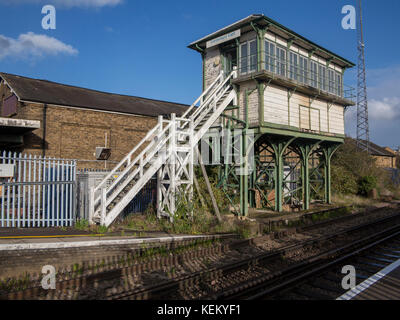 Un signal fort à l'époque Victorienne Canterbury East train station in Kent, Angleterre Banque D'Images