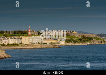 La houe et Smeaton's Tower donnant sur Plymouth, Plymouth, Devon, England, UK Banque D'Images