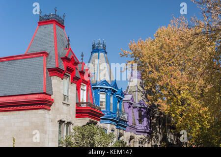 Montréal, ca - 21 octobre 2017 : victorian maisons colorées dans square saint Louis en automne Banque D'Images