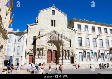 L'église de St Trophime., une église catholique romaine et l'ancienne cathédrale construite entre le 12ème siècle et le 15e siècle dans la ville d'Arles, fra Banque D'Images