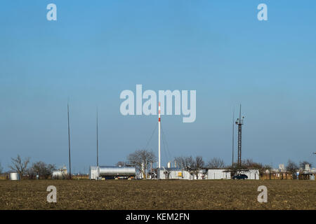 Matériel pour l'industrie pétrolière et gazière. station de séparation pour le traitement du pétrole et du gaz. Banque D'Images