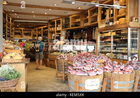 Speck à vendre dans le village d'Ortisei, dans le Val Gardena, en Italie du nord, en Europe Banque D'Images