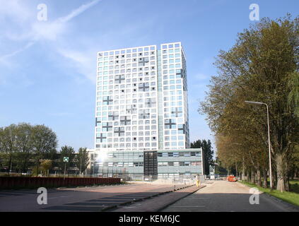 Tout nouveau complexe d'appartements étudiants tours dominant de l'Université de Technologie de Delft campus à Stieltjesweg. Delft, Pays-Bas Banque D'Images