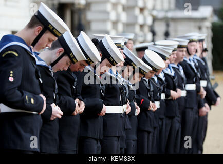 Les cadets de la Marine de tout le Royaume-Uni se préparent à marcher de Horse Guards Parade à Trafalgar Square dans le centre de Londres, pour marquer le 212e anniversaire de la bataille de Trafalgar le dimanche le plus proche de la date de bataille du 21 octobre. Banque D'Images