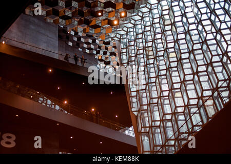 Reykjavik, Islande - 27 août 2017 : harpa concert hall, et le centre de conférence à Reykjavik Banque D'Images