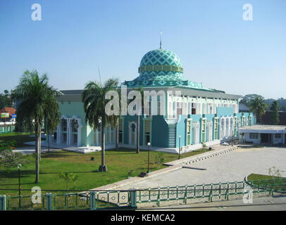 Masjid Nurul Iman à Padang est une mosquée connue pour sa beauté architecturale et son importance culturelle dans la région de Sumatra Ouest, en Indonésie. Banque D'Images
