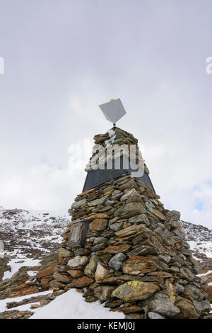 Similaun Ötzi (Iceman, homme, l'homme de Hauslabjoch, l'Iceman tyrolien, Hauslabjoch momie) près de memorial Tisenjoch, Schnals, Vinschgau, Bozen (Südt Banque D'Images