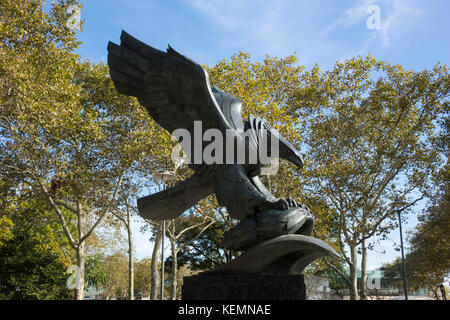 Aigle en bronze, partie du Mémorial de la côte est à Battery Park Banque D'Images