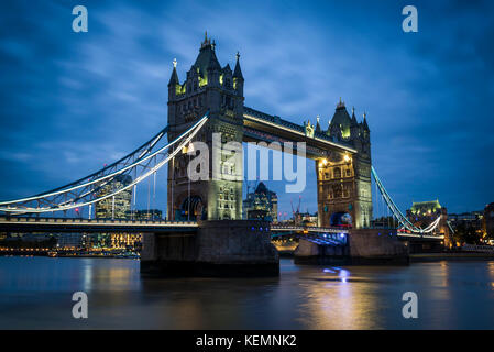 Feux de Tower Bridge Banque D'Images