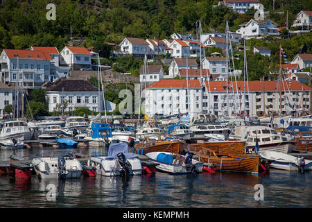 Port de risør, aust-agder, comté de Norvège. La ville est un village côtier dans la région traditionnelle de sørlandet dans le sud-est de la Norvège. Banque D'Images