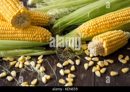 Le maïs biologique récoltés sains d'arrière-plan Banque D'Images