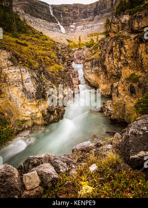 Les chutes d'eau près de Bow Lake Parc national Banff Banque D'Images