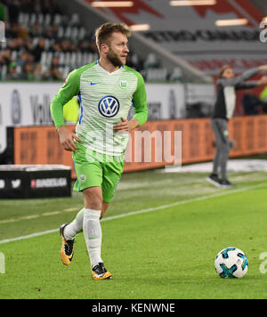 Wolfsburg, Allemagne. 22 octobre 2017. Jakub Blaszczykowski de Wolfsburg en action lors du match de Bundesliga entre le VfL Wolfsburg et le 1899 Hoffenheim dans la Volkswagen Arena de Wolfsburg, Allemagne, le 22 octobre 2017. (CONDITIONS D'EMBARGO - ATTENTION : en raison des directives d'accréditation, le LDF n'autorise la publication et l'utilisation que de 15 photos par match sur Internet et dans les médias en ligne pendant le match.) Crédit : Peter Steffen/dpa/Alamy Live News Banque D'Images