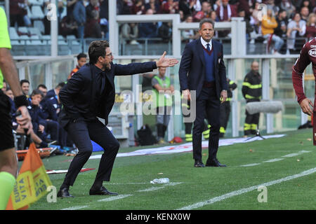 Eusebio Di Francesco (entraîneur en chef a.s. roma) et sinisa mihajlovic (entraîneur en chef torino fc) au cours de la série d'un match de football entre torino fc et l'AS Roma au Stadio Grande Torino le 22 octobre 2017 à Turin, Italie. crédit : fabio annemasse/Alamy live news Banque D'Images