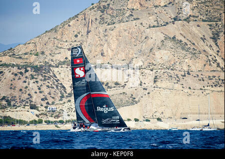 Alicante, Espagne. 22 octobre, 2017. volvo ocean race leg 1 alicante à Lisbonne, Sun Hung Kai scallywag de capitaine de l'équipe de david witt en action pendant le début de leg 1 crédit : Pablo/freuku alamy live news Banque D'Images