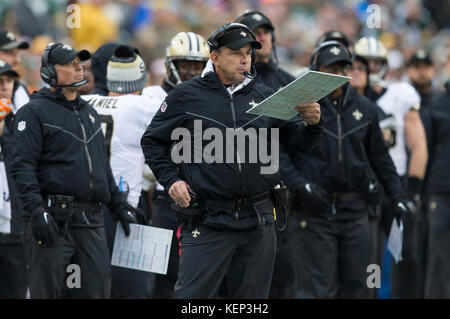 Green Bay, WI, USA. 22 octobre, 2017. La Nouvelle Orléans l'entraîneur-chef Sean Payton au cours de la NFL football match entre les New Orleans Saints et les Packers de Green Bay à Lambeau Field de Green Bay, WI. La Nouvelle Orléans a battu Green Bay 26-17. John Fisher/CSM/Alamy Live News Banque D'Images