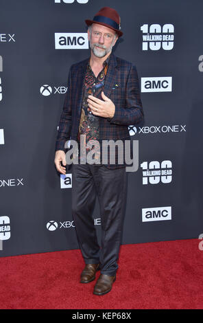 Hollywood, Californie, États-Unis. 22 octobre 2017. Xander Berkeley arrive pour la première de 'The Walking Dead' saison 8 d'AMC au théâtre grec. Crédit : Lisa O'Connor/ZUMA Wire/Alamy Live News Banque D'Images