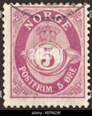 Un timbre postal norvégien, MiNr096a, émis en 1921. Ce timbre fait partie de la collection philatélique norvégienne, présentant des éléments de design spécifiques qui sont importants pour les collectionneurs d'envois postaux historiques. Banque D'Images