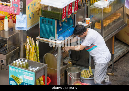 Food à hong kong vendant des boissons et des aliments de rue Banque D'Images