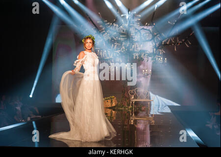 Anna Tatangelo est le célèbre chanteur italien, anciennement de gigi d'alessio héberge l 'tous les bride' à l'exposition d'outre-mer de Naples à la fin de l'passaro sposa parade. (Photo de sonia brandolone/ pacific press) Banque D'Images