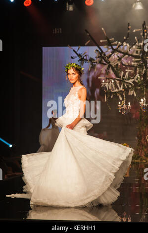 Anna Tatangelo est le célèbre chanteur italien, anciennement de gigi d'alessio héberge l 'tous les bride' à l'exposition d'outre-mer de Naples à la fin de l'passaro sposa parade. (Photo de sonia brandolone/ pacific press) Banque D'Images