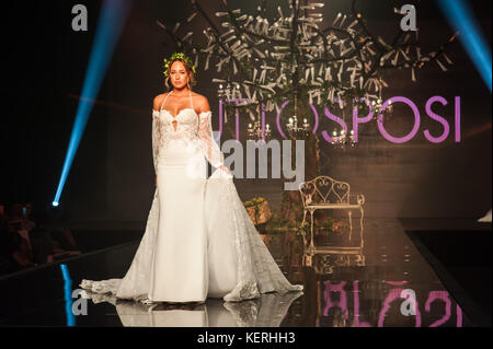 Anna Tatangelo est le célèbre chanteur italien, anciennement de gigi d'alessio héberge l 'tous les bride' à l'exposition d'outre-mer de Naples à la fin de l'passaro sposa parade. (Photo de sonia brandolone/ pacific press) Banque D'Images