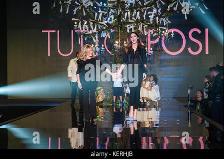 Anna Tatangelo est le célèbre chanteur italien, anciennement de gigi d'alessio héberge l 'tous les bride' à l'exposition d'outre-mer de Naples à la fin de l'passaro sposa parade. (Photo de sonia brandolone/ pacific press) Banque D'Images