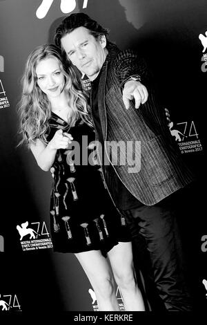 Amanda Seyfried et Ethan Hawke assister à une séance de photos pour la première d'une rénovation complète en 74e Festival du Film de Venise à Venise, Italie. © Paul Treadway Banque D'Images