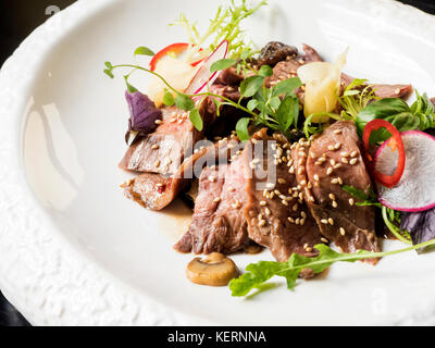 Dans terraic sleepy agneau sauce à la viande et les champignons shiitake Banque D'Images