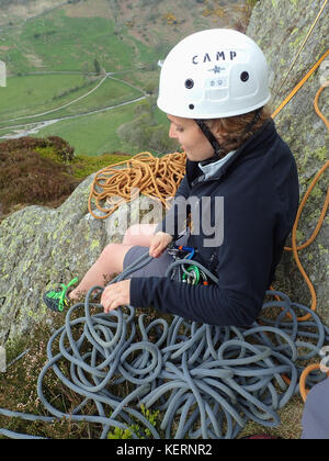 Escalade sur rocher en gouther swindale, parc national de lake District, Cumbria, Angleterre. Banque D'Images