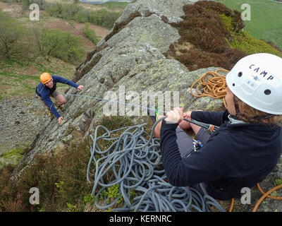 Escalade sur rocher en gouther swindale, parc national de lake District, Cumbria, Angleterre. Banque D'Images