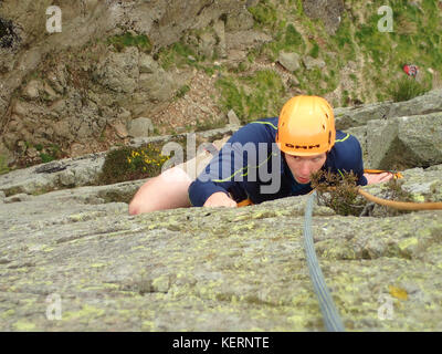 Escalade sur rocher en gouther swindale, parc national de lake District, Cumbria, Angleterre. Banque D'Images