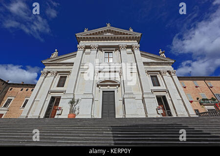 Vue de la cathédrale, le Duomo di Urbino, cathédrale Metropolitana di Santa Maria Assunta, Urbino duomo, Marches, Italie Banque D'Images