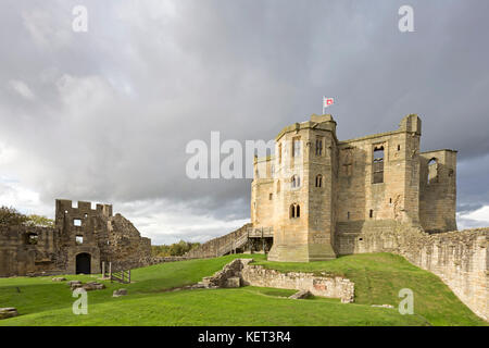 Château de Warkworth dans la luminosité de l'après-midi, Warkworth, Northumberland, England, UK Banque D'Images