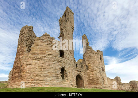 Château de Dunstanburgh sur la côte de Northumbrie, England, UK Banque D'Images