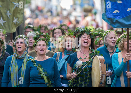 La Mallette des chanteurs dans l'Ordinalia cornique - Mystères effectuées pendant le jour deux Kemeneth Penryn un heritage festival à Penryn Co Banque D'Images