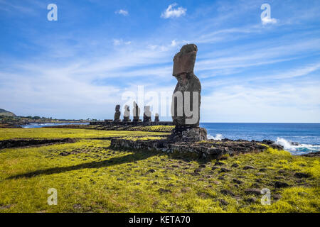 Statues Moais, ahu tahai, île de Pâques, Chili Banque D'Images