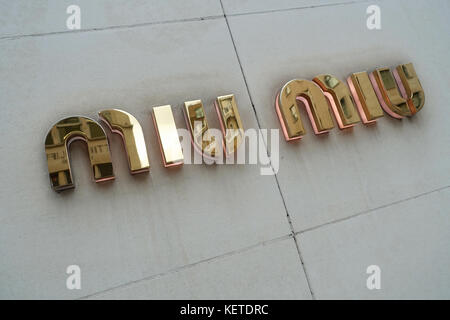 Le logo Miu Miu à New Bond Street London Banque D'Images