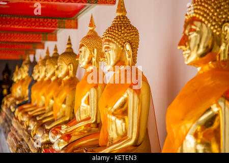 Bouddhas d'or de Wat Pho à Bangkok, Thaïlande Banque D'Images