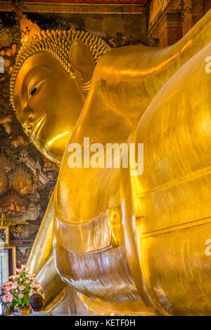 Bouddha couché du Wat Pho à Bangkok, Thaïlande Banque D'Images