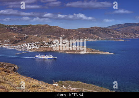 Le port de Gavrio et resort de l'île Andros, Grèce Banque D'Images