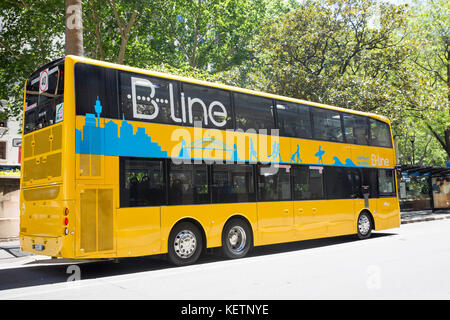 De nouveaux bus à impériale jaune Sydney pour le service de bus ligne B à vélo le long des plages du nord de Sydney pittwater road,l'Australie Banque D'Images